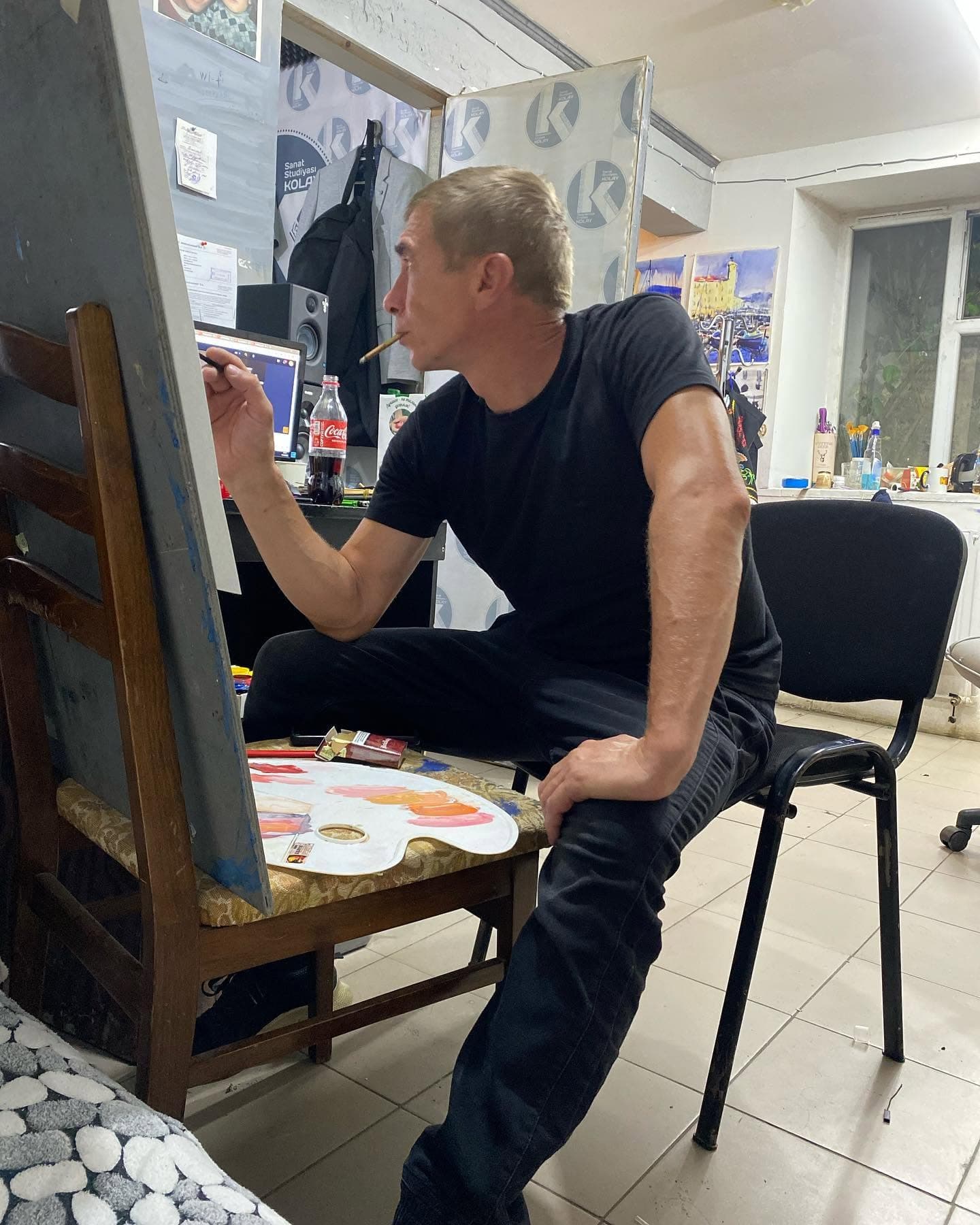 Vitaliy Manjul at work